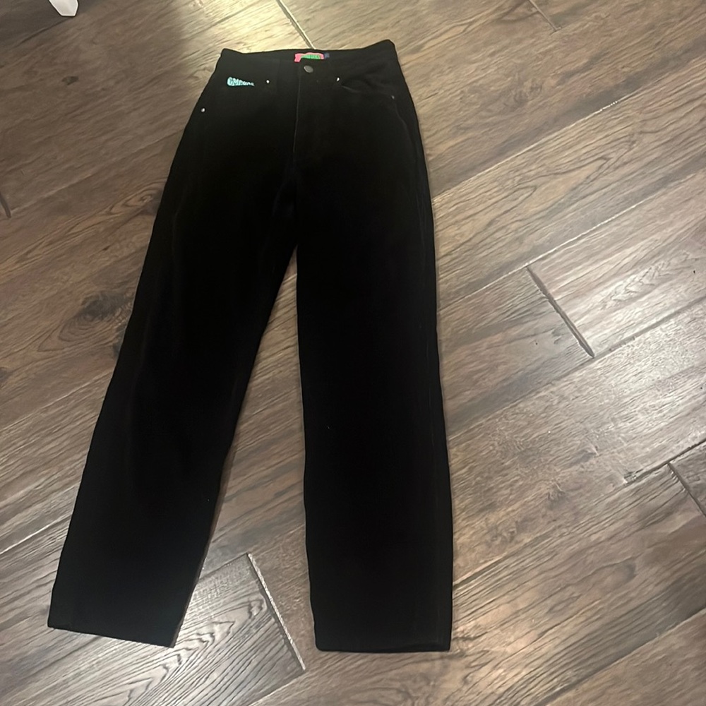 Black corduroyed empire, jeans.